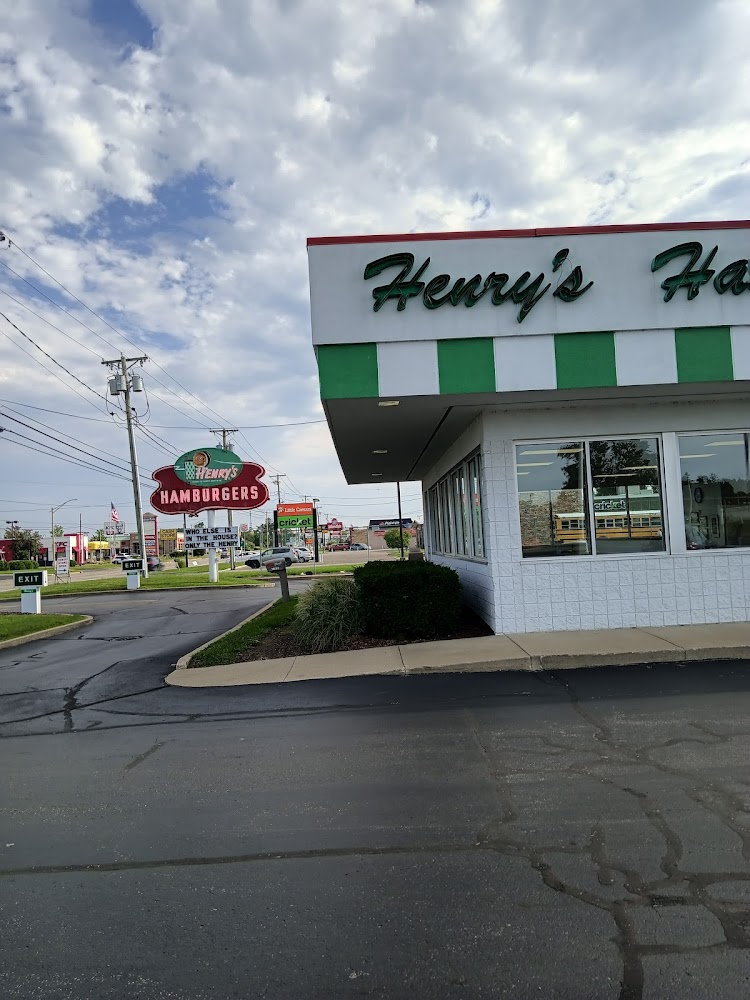 Henry's Hamburgers | 1832 M 139, Benton Harbor, MI 49022